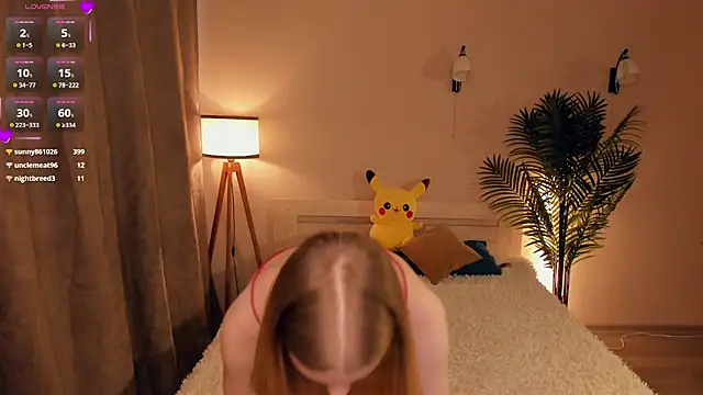 Snapshot of FloraBonde chatting on March 8, 1:14 pm FloraBonde online show from March 8, 1:14 pm