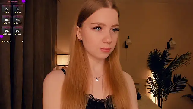 Snapshot of FloraBonde chatting on March 9, 7:12 am FloraBonde online show from March 9, 7:12 am