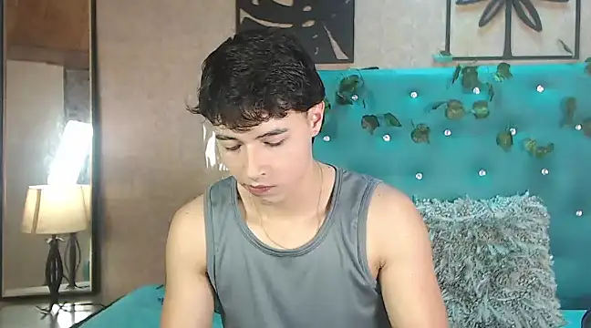 LiamAndrewzz online show from February 20, 7:19 pm