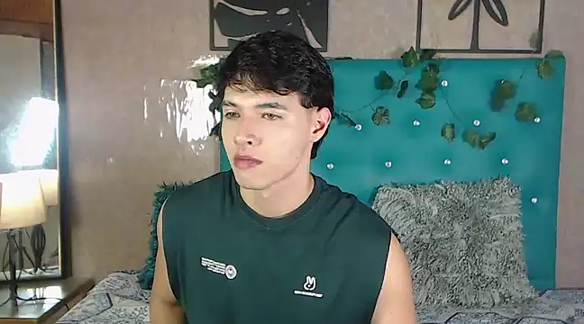 LiamAndrewzz online show from March 9, 8:42 pm