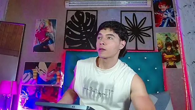 LiamAndrewzz online show from April 23, 5:19 am