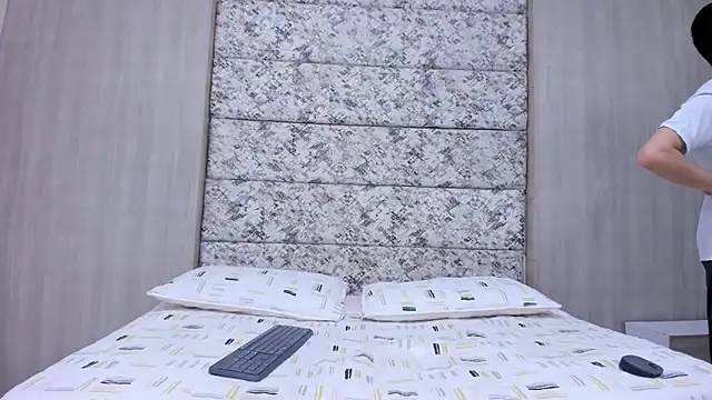 frank jhonsson online show from February 19, 6:48 pm