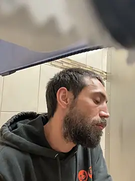 Snapshot of QueenM3 chatting on October 10, 10:31 pm QueenM3 online show from October 10, 10:31 pm