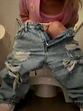 Snapshot of skybeatrice7 chatting on October 8, 10:51 pm skybeatrice7 online show from October 8, 10:51 pm