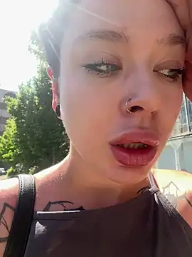 AlishaPrettyBlade online show from June 6, 7:35 am