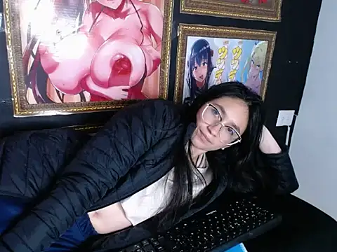 Snapshot of Arielle_lov chatting on February 24, 5:54 am Arielle lov online show from February 24, 5:54 am