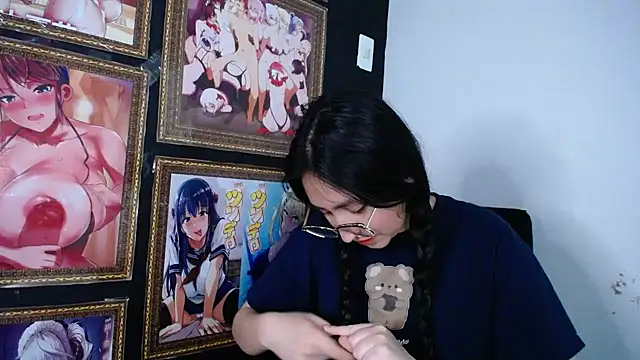 Snapshot of Arielle_lov chatting on March 6, 5:43 pm Arielle lov online show from March 6, 5:43 pm