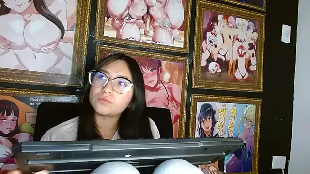 Snapshot of Arielle_lov chatting on March 12, 5:49 pm Arielle lov online show from March 12, 5:49 pm