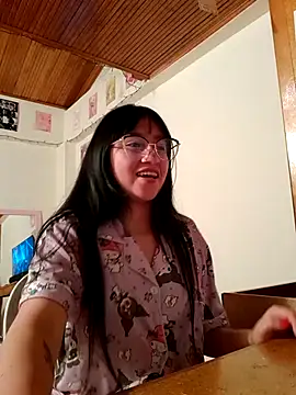 Snapshot of Arielle_lov chatting on October 1, 12:05 am Arielle lov online show from October 1, 12:05 am