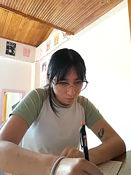 Snapshot of Arielle_lov chatting on October 22, 4:07 pm Arielle lov online show from October 22, 4:07 pm