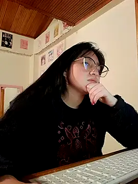 Snapshot of Arielle_lov chatting on October 23, 4:12 am Arielle lov online show from October 23, 4:12 am