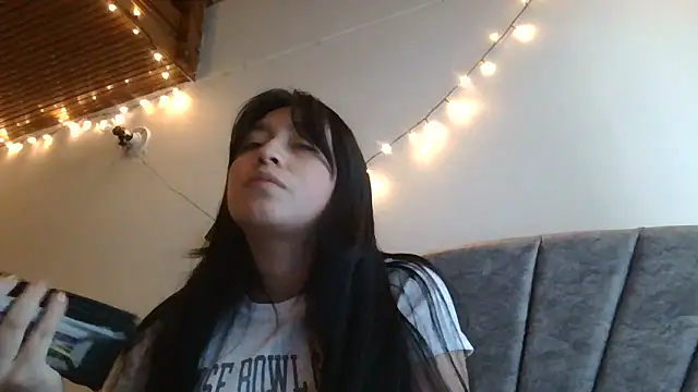 Snapshot of Arielle_lov chatting on December 1, 6:46 pm Arielle lov online show from December 1, 6:46 pm