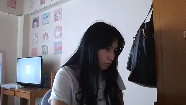 Snapshot of Arielle_lov chatting on December 5, 6:59 pm Arielle lov online show from December 5, 6:59 pm