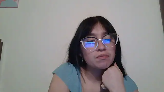 Snapshot of Arielle_lov chatting on January 15, 12:26 am Arielle lov online show from January 15, 12:26 am
