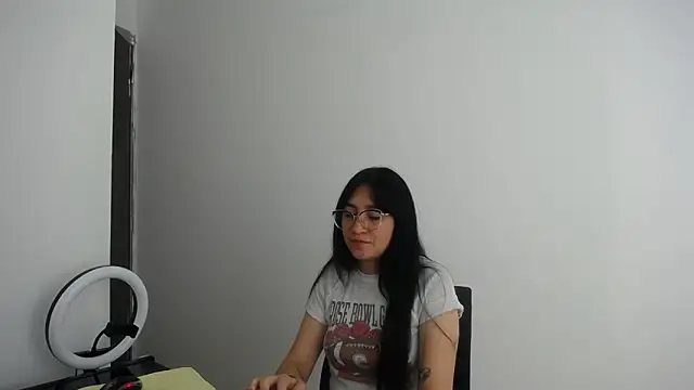 Snapshot of Arielle_lov chatting on February 11, 11:37 am Arielle lov online show from February 11, 11:37 am