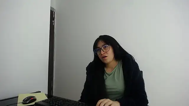 Snapshot of Arielle_lov chatting on February 12, 11:27 am Arielle lov online show from February 12, 11:27 am