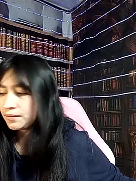 Snapshot of Arielle_lov chatting on April 7, 10:15 am Arielle lov online show from April 7, 10:15 am