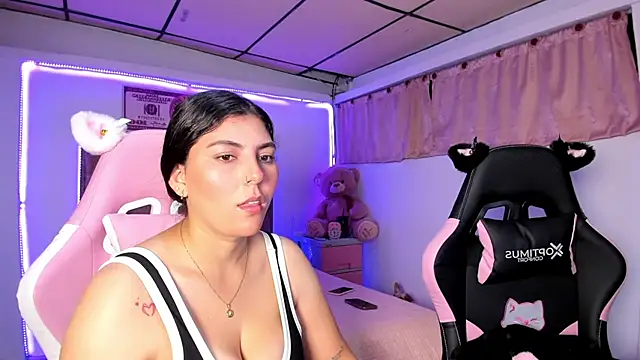 Cristal Smith20 online show from April 3, 1:25 am