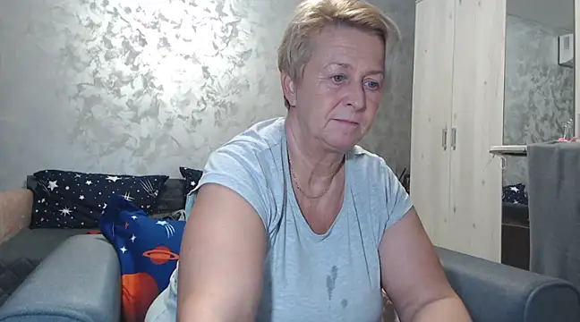 RosesandLillies online show from February 26, 5:50 pm