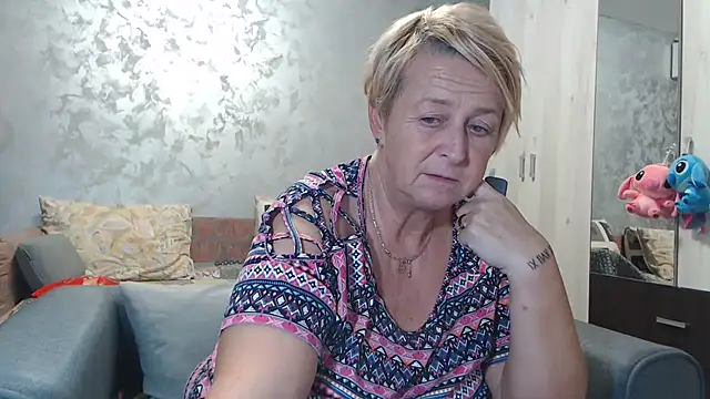 RosesandLillies online show from October 20, 4:07 pm