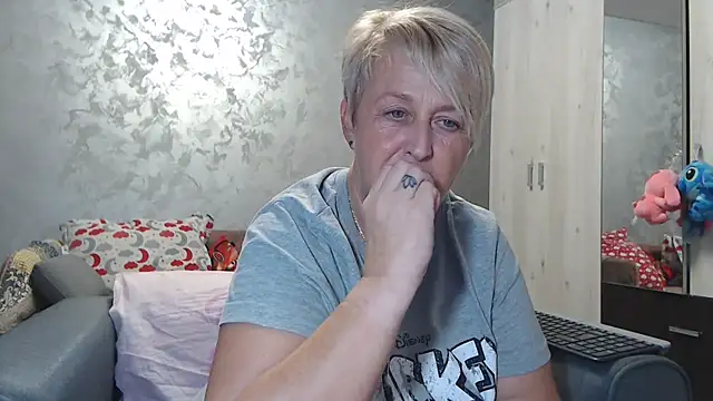 RosesandLillies online show from November 10, 5:12 pm