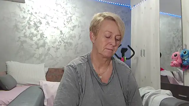 RosesandLillies online show from April 14, 4:13 pm