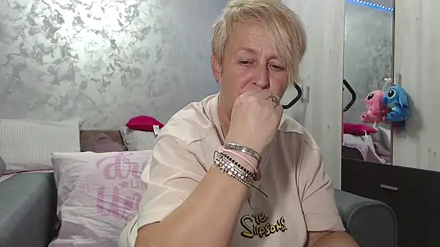 RosesandLillies online show from April 19, 5:01 pm