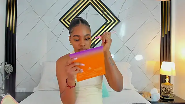 EmilyDiaaz online show from October 9, 12:14 pm