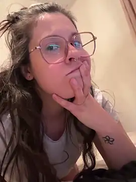 Rosiee69  online show from March 2, 6:37 am