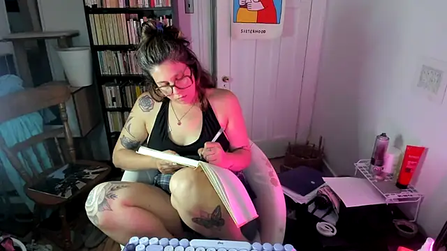 Rosiee69  online show from September 17, 7:15 pm