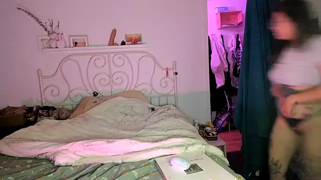 Rosiee69  online show from September 27, 11:10 pm