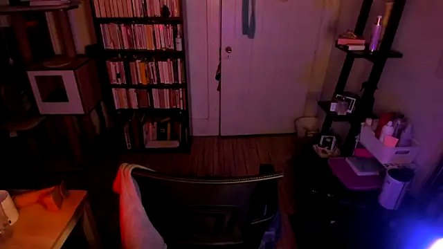 Rosiee69  online show from March 12, 12:44 pm