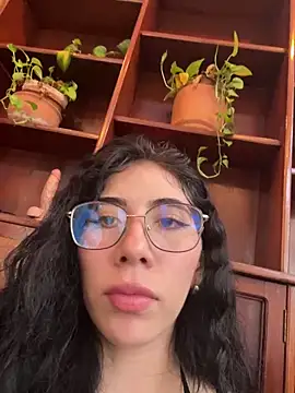 Alice surprise online show from March 8, 8:35 pm