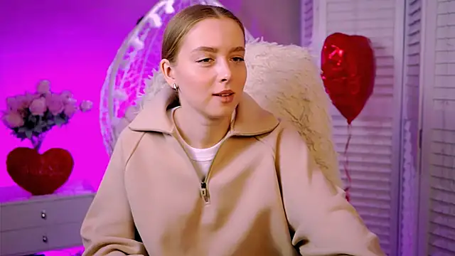 JenniferGraces online show from February 25, 8:25 am