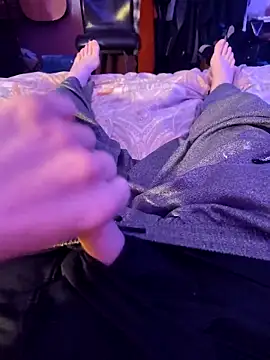 Snapshot of Cummaker69 chatting on February 18, 10:38 am Cummaker69 online show from February 18, 10:38 am