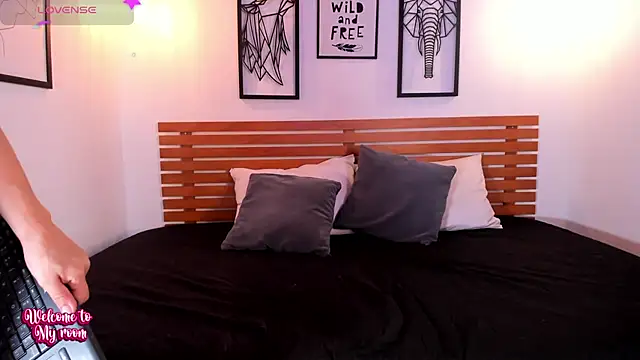 Snapshot of AbellaFox_ chatting on September 28, 7:41 pm AbellaFox online show from September 28, 7:41 pm