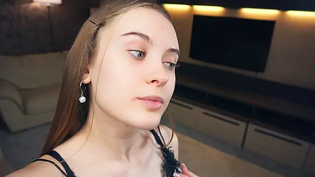 QuennaCoote online show from March 6, 10:09 am