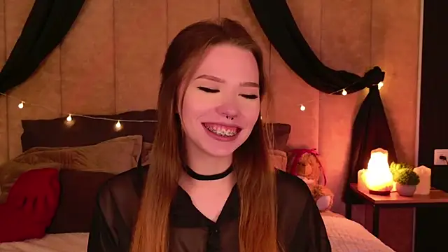 Snapshot of Sierra_Fane chatting on March 6, 7:43 pm Sierra Fane online show from March 6, 7:43 pm