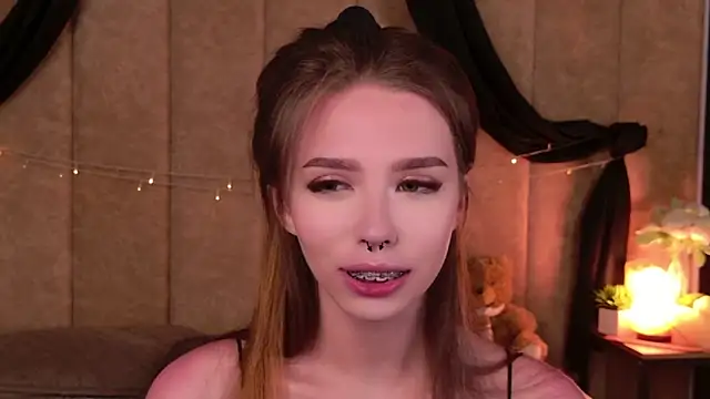 Snapshot of Sierra_Fane chatting on September 8, 8:41 pm Sierra Fane online show from September 8, 8:41 pm