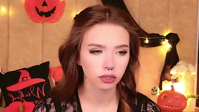 Snapshot of Sierra_Fane chatting on October 20, 6:03 am Sierra Fane online show from October 20, 6:03 am