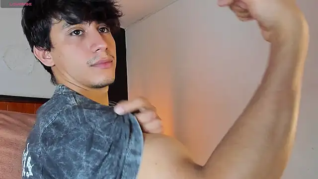 Allex Cano online show from March 4, 8:48 pm