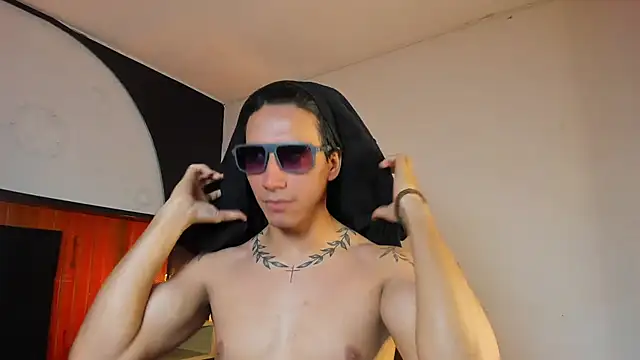 Allex Cano online show from April 15, 7:58 pm