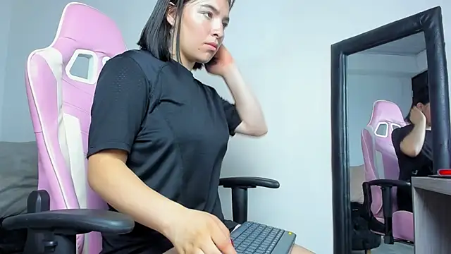 Zamira Taylor online show from March 22, 12:06 am