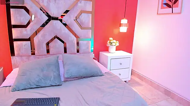 Zamira Taylor online show from October 10, 11:37 pm