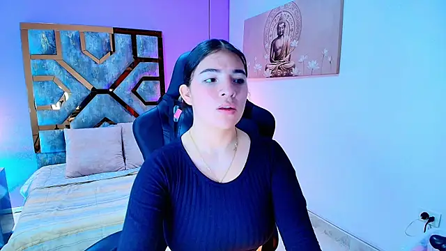 Zamira Taylor online show from November 4, 7:35 pm