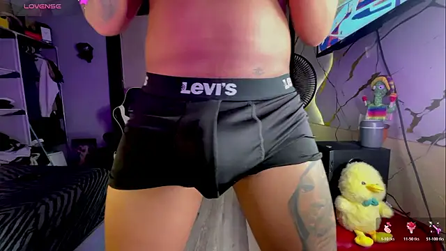 jeffvalemtino online show from February 26, 11:59 pm