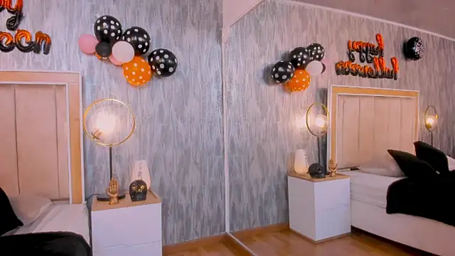 Snapshot of NahomyCarther chatting on October 31, 3:51 am NahomyCarther online show from October 31, 3:51 am