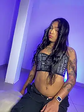 Snapshot of miamibitch chatting on February 23, 6:07 am miamibitch online show from February 23, 6:07 am