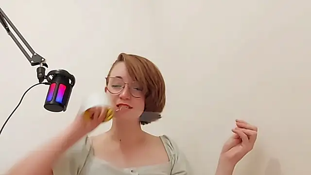 Elise Nyx online show from October 6, 2:25 pm