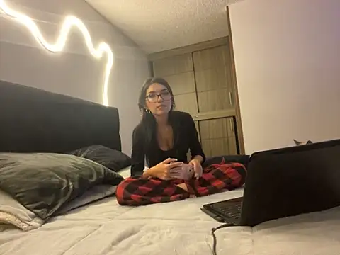 DesireLuxe online show from September 27, 5:34 am